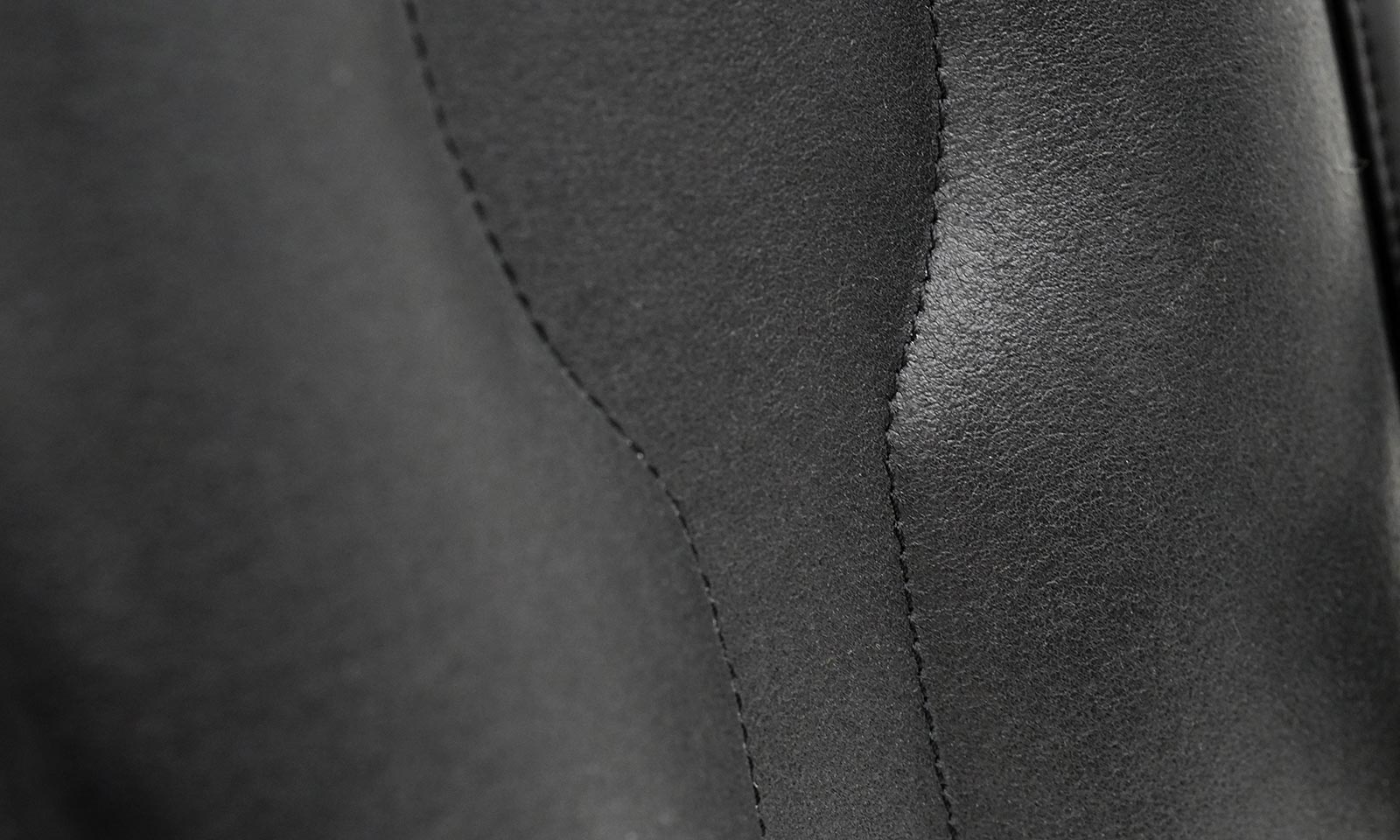 中学生・高校生鞄ラクールはUltrasuede® nuを使用